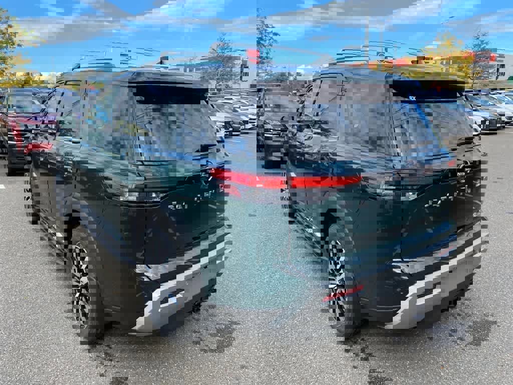 New 2025 Nissan Pathfinder Platinum image 4
