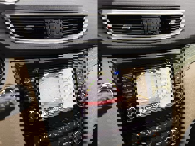 Used 2015 Nissan Rogue SL w/ SL Premium Package image 16