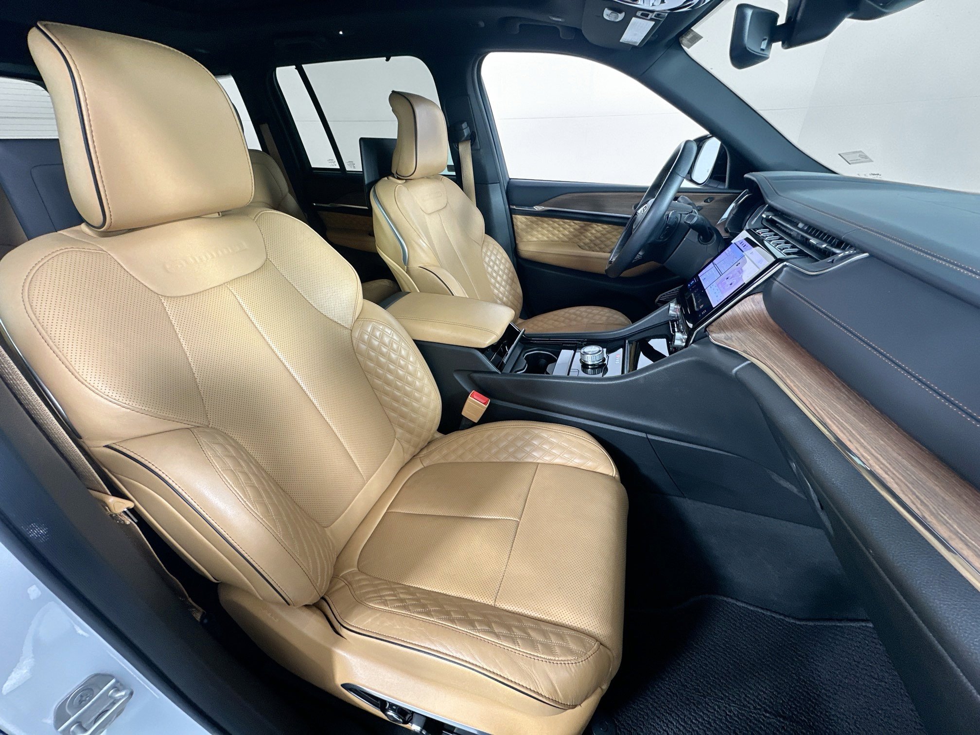 Used 2023 Jeep Grand Cherokee Summit w/ Rear Seat Video Group I image 31