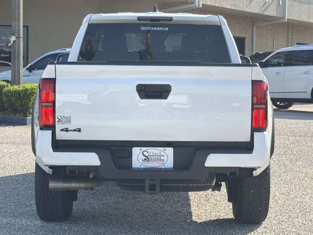 Used 2025 Toyota Tacoma TRD Off-Road AWD/4WD image 8