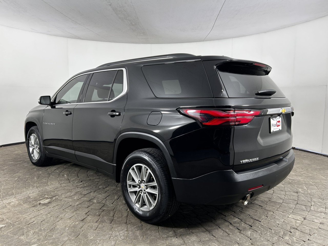 Used 2023 Chevrolet Traverse LT FWD image 5