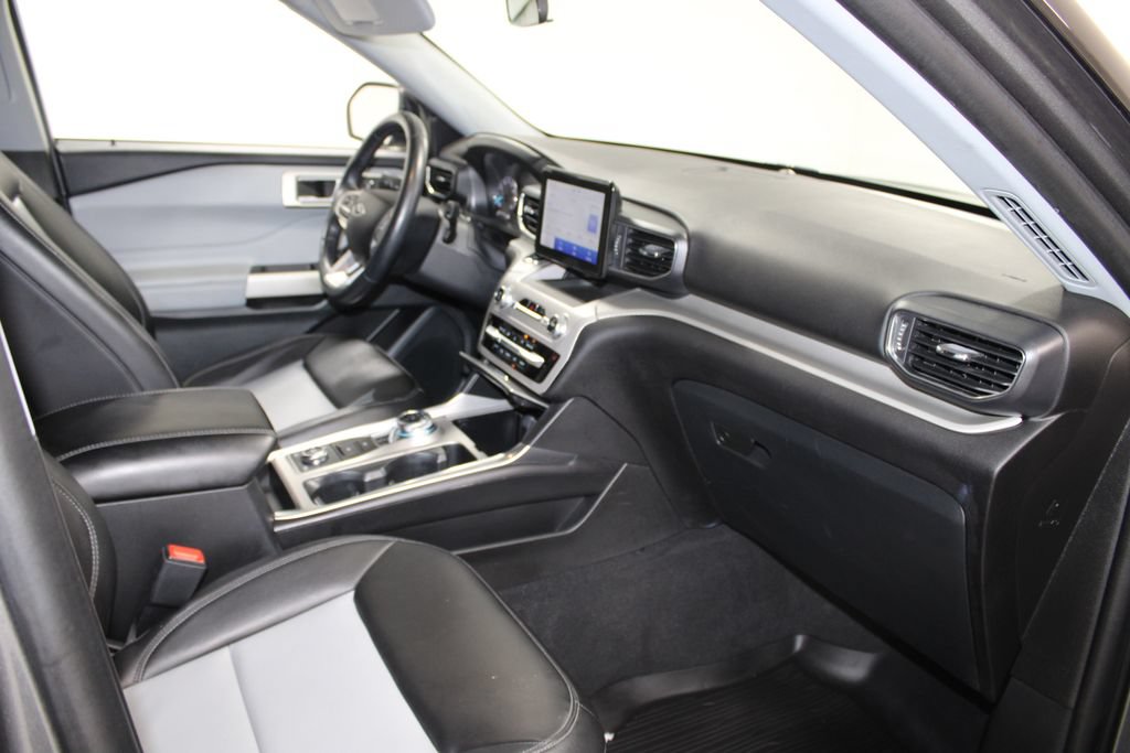 Used 2023 Ford Explorer XLT w/ Equipment Group 202A AWD/4WD image 22
