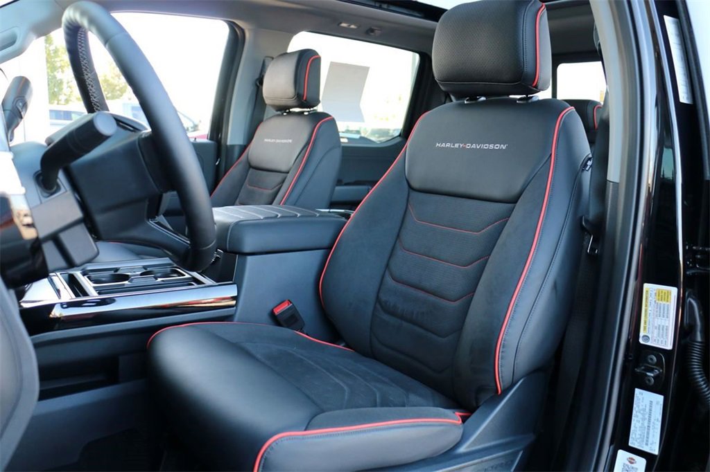 New 2026 Ford F250 Lariat w/ Black Appearance Package image 21