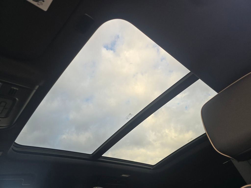 Used 2021 GMC Yukon XL SLT w/ Rear Media and Nav Package image 3