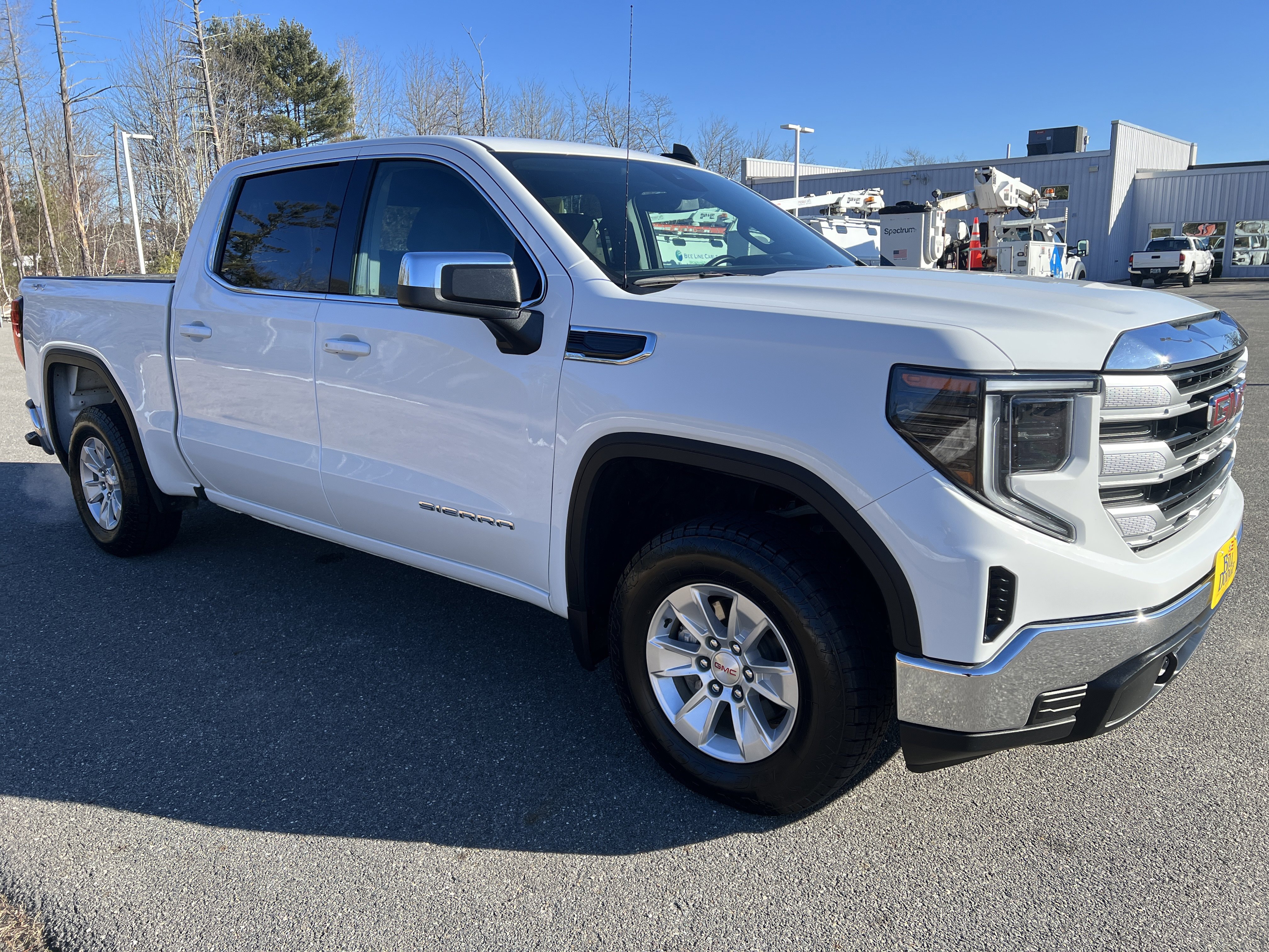 Used 2024 GMC Sierra 1500 SLE image 3