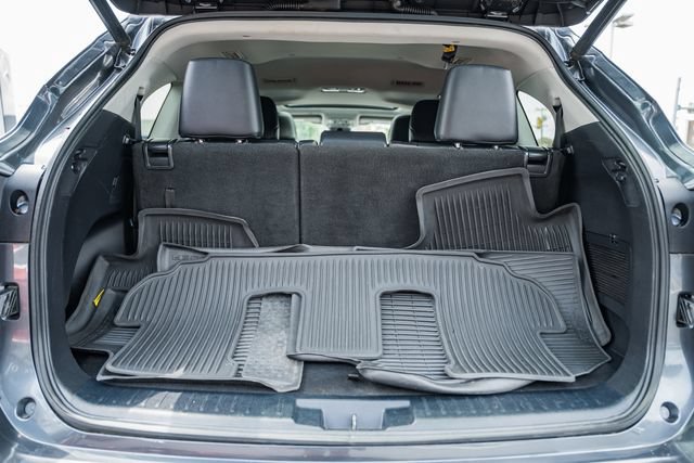 Used 2020 Toyota Highlander XLE AWD/4WD image 9