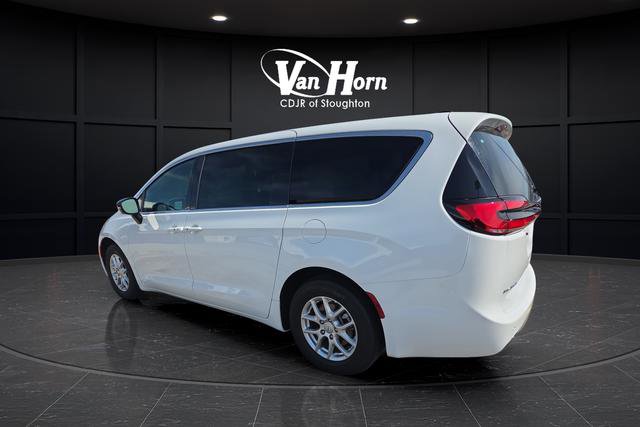 New 2026 Chrysler Pacifica Select FWD image 3