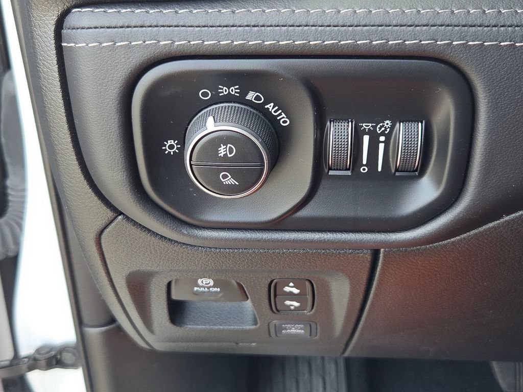 Used 2025 RAM 1500 Limited AWD/4WD image 26