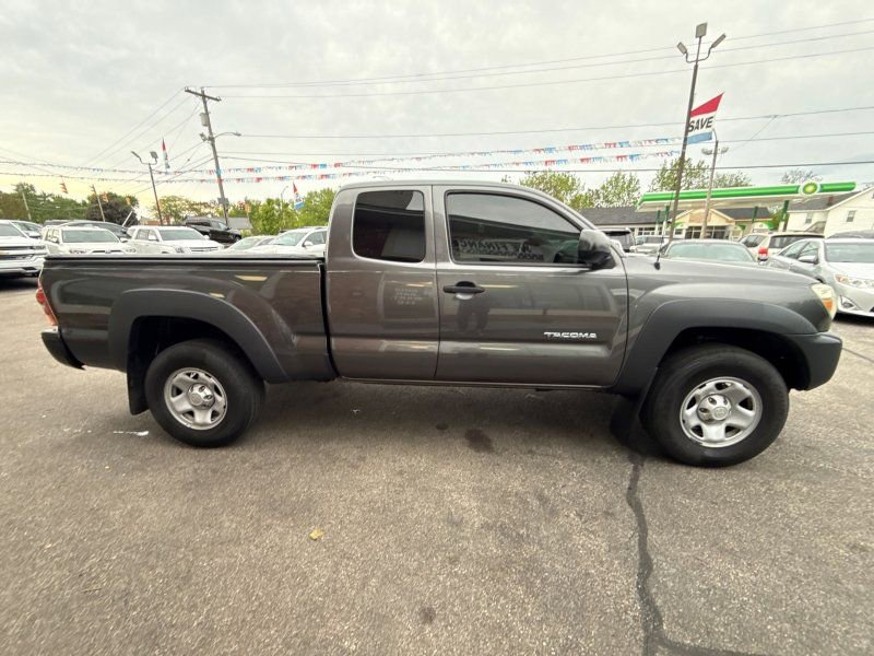 Used 2014 Toyota Tacoma 4x4 Access Cab w/ Convenience Package image 4