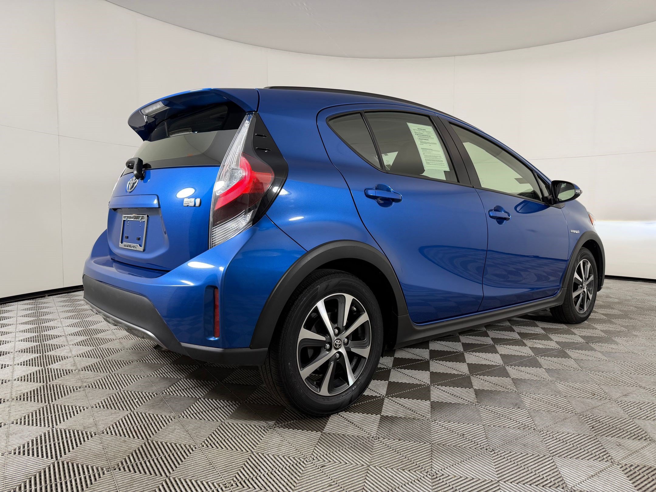 Used 2018 Toyota Prius C Two FWD image 9