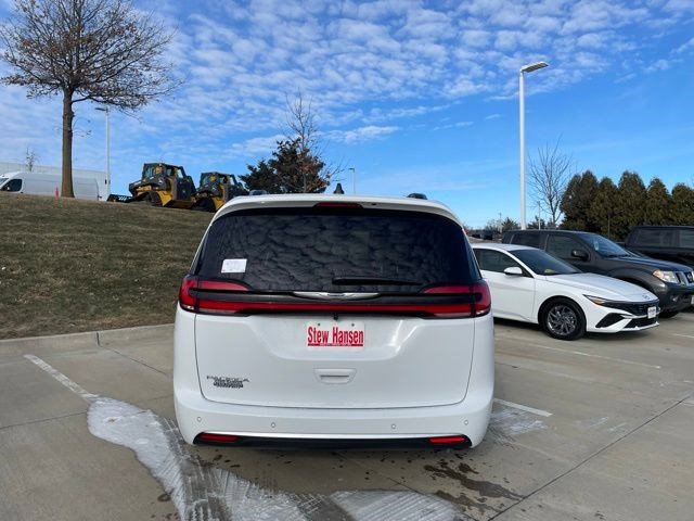 New 2026 Chrysler Pacifica Pinnacle image 5