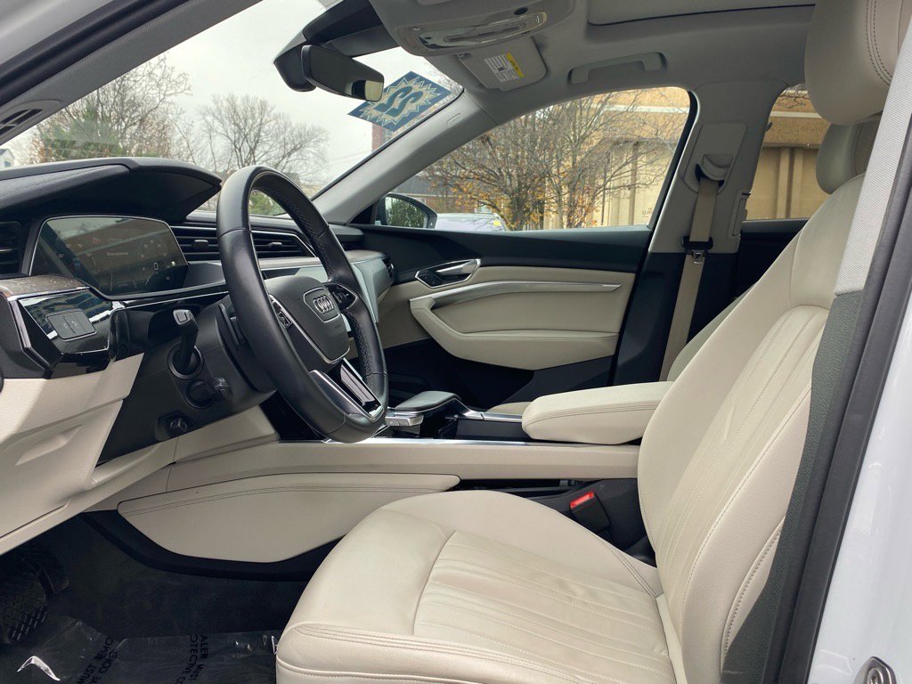 Used 2022 Audi e-tron Premium w/ Convenience Plus Package image 14