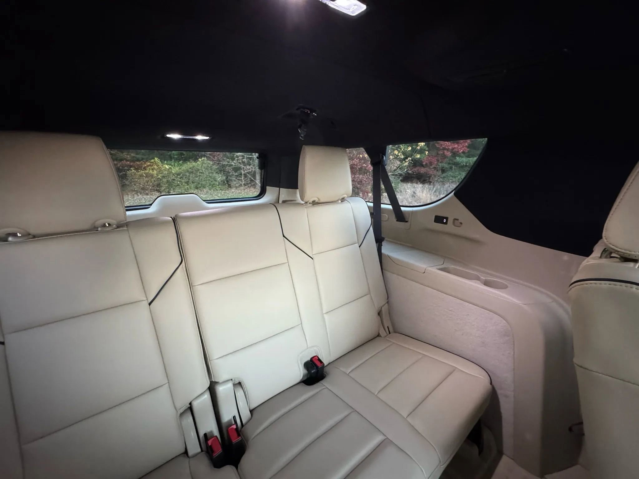 Used 2021 Cadillac Escalade ESV Premium Luxury image 20