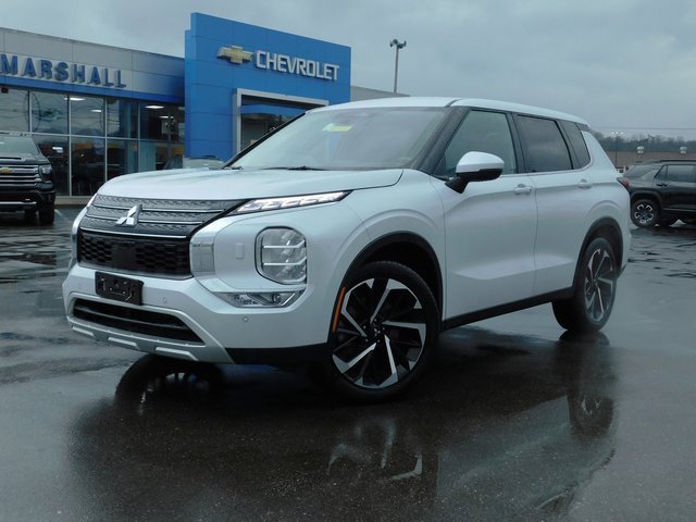 Used 2024 Mitsubishi Outlander SE image 2