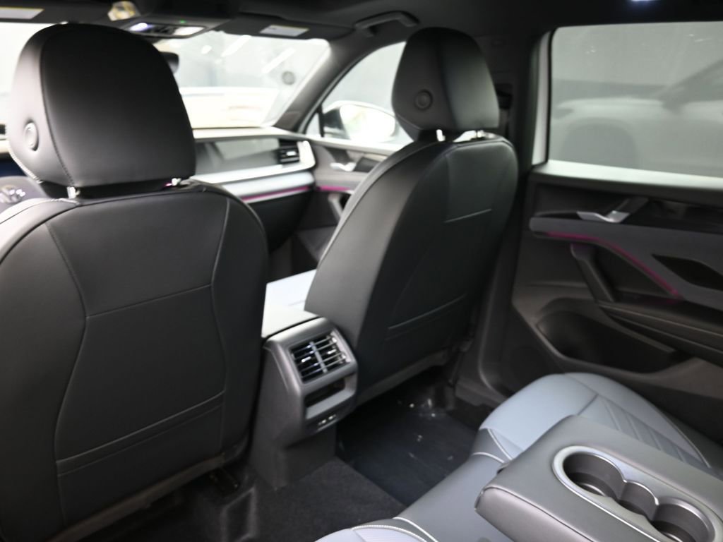 New 2026 Volkswagen Tiguan SE R-Line image 19