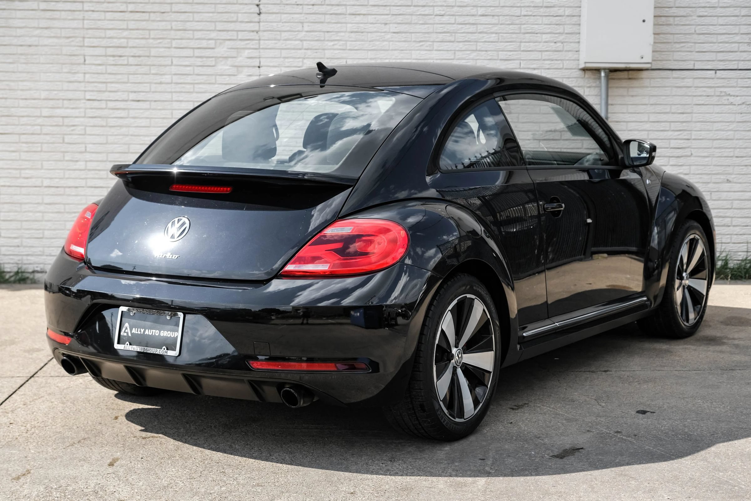 Used 2016 Volkswagen Beetle R-Line SE FWD image 7