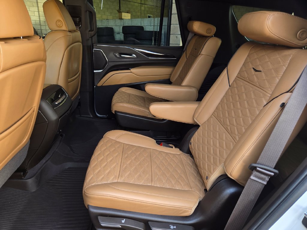 Used 2023 Cadillac Escalade Premium Luxury w/ Performance Package AWD/4WD image 14