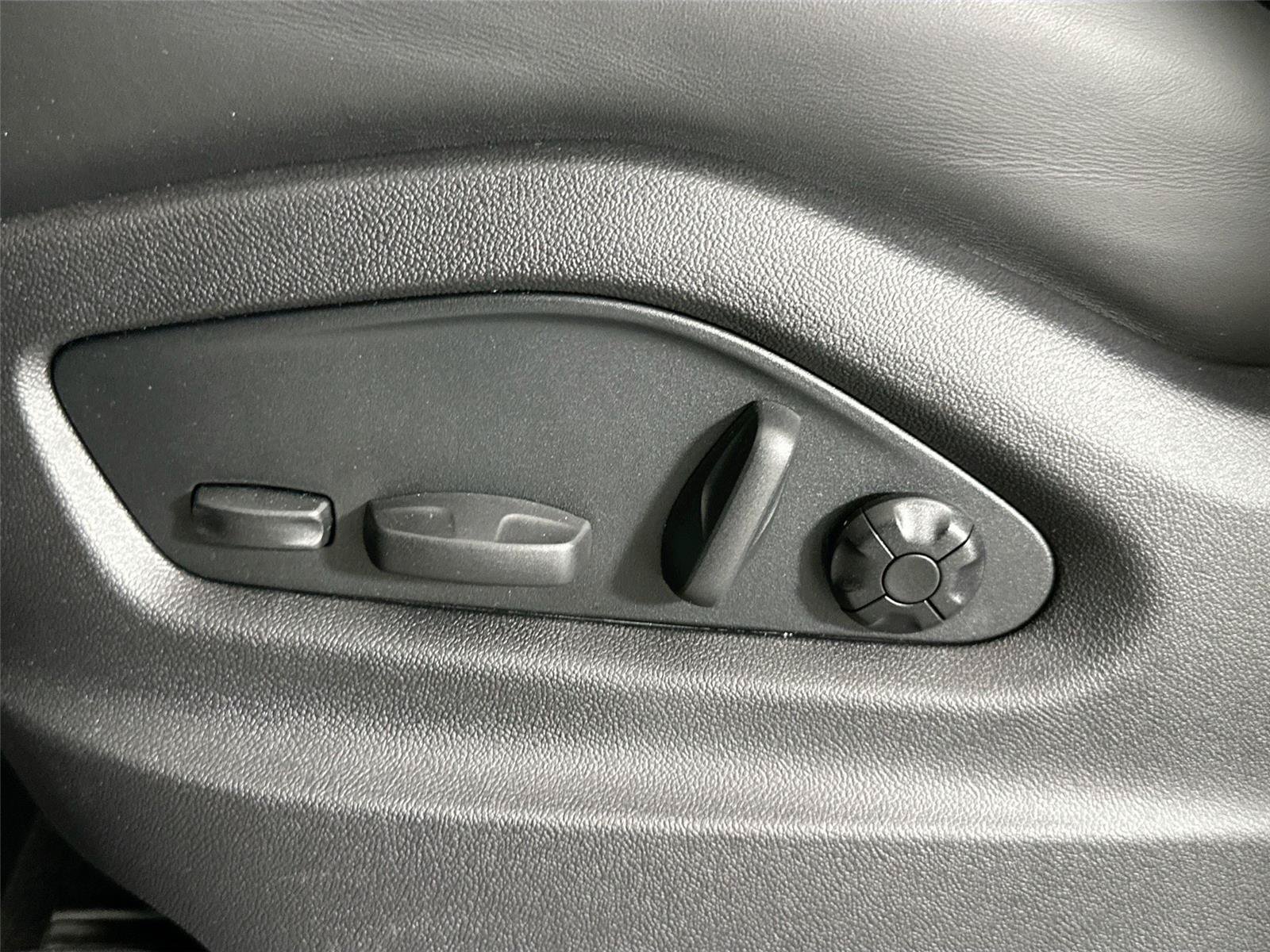 Certified 2026 Porsche Cayenne Coupe AWD/4WD image 32