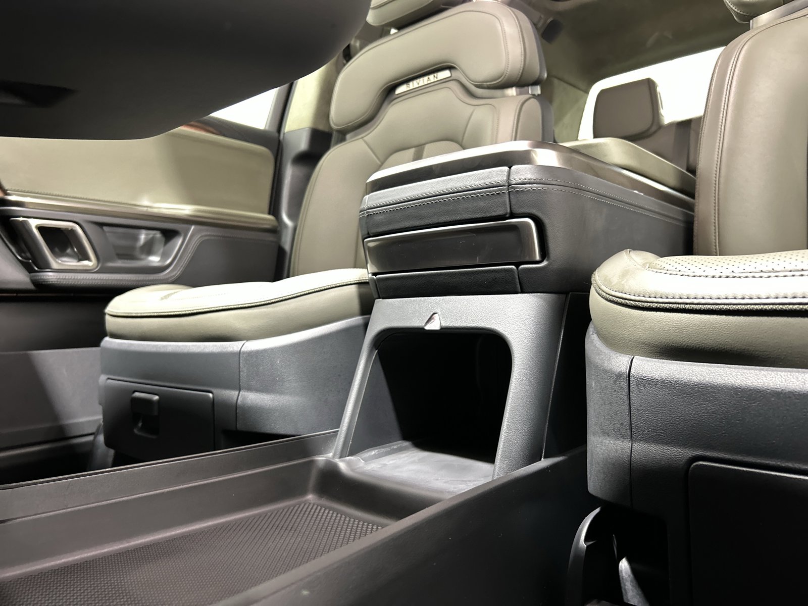 Used 2022 Rivian R1T Launch Edition image 31