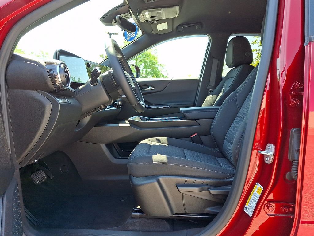 Used 2025 Chevrolet Equinox LT w/ Safety and Technology Package FWD image 15