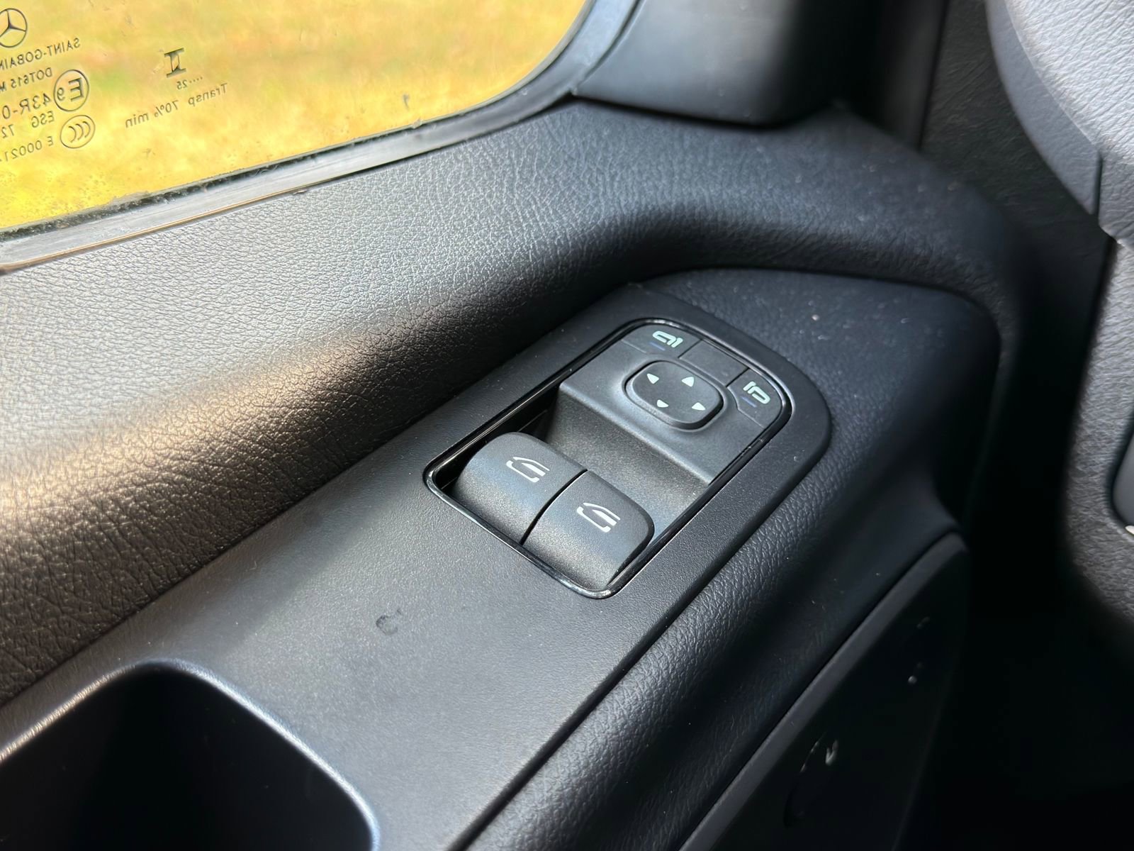 Used 2025 Mercedes-Benz Sprinter 2500 image 18