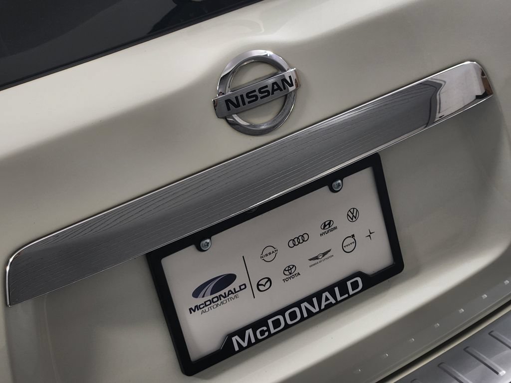 Used 2017 Nissan Pathfinder SL w/ SL Premium Package AWD/4WD image 9