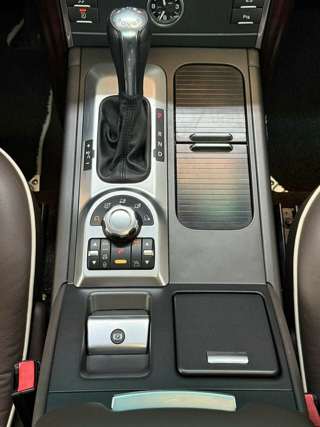 Used 2010 Land Rover Range Rover HSE AWD/4WD image 21