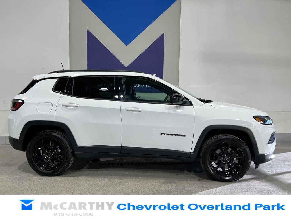 Used 2025 Jeep Compass Latitude w/ Altitude Special Edition image 4