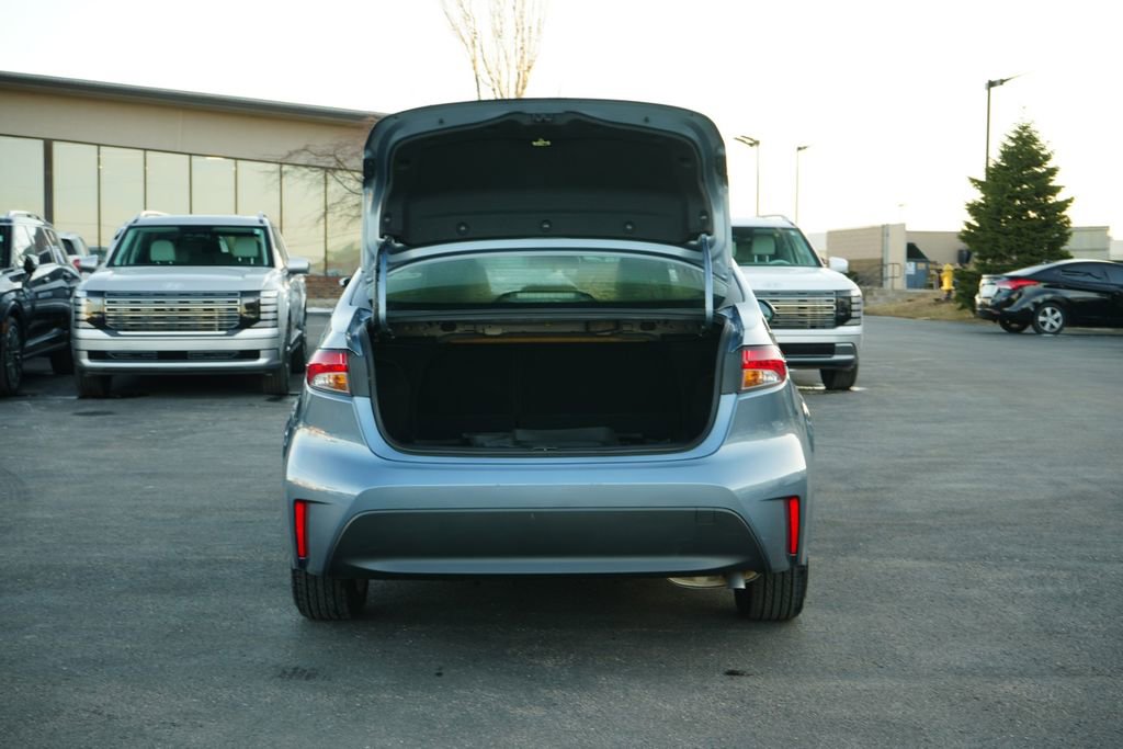 Used 2025 Toyota Corolla LE w/ LE Premium Package image 11