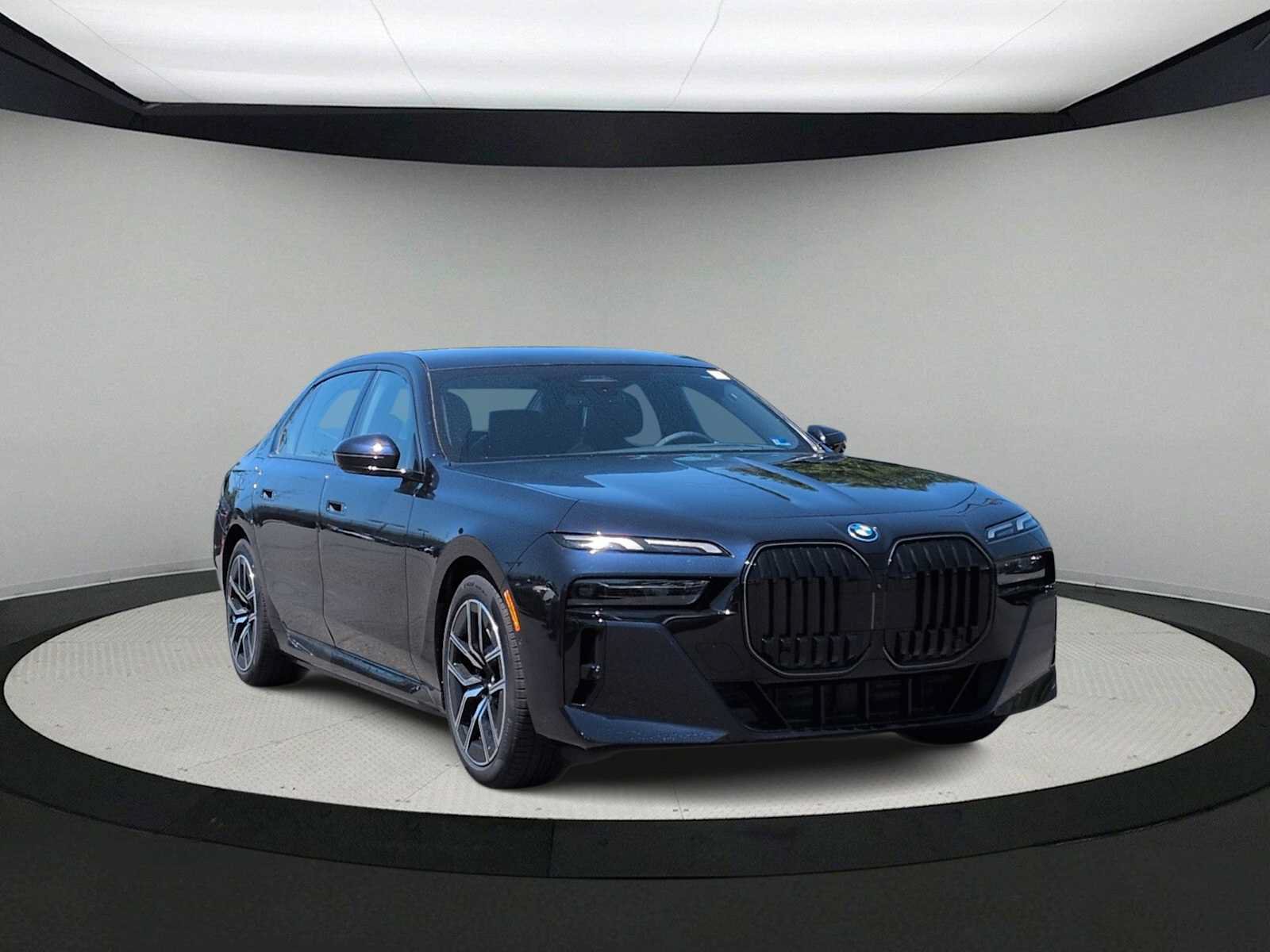 Used 2026 BMW i7 xDrive60 w/ M Sport Package RWD image 2