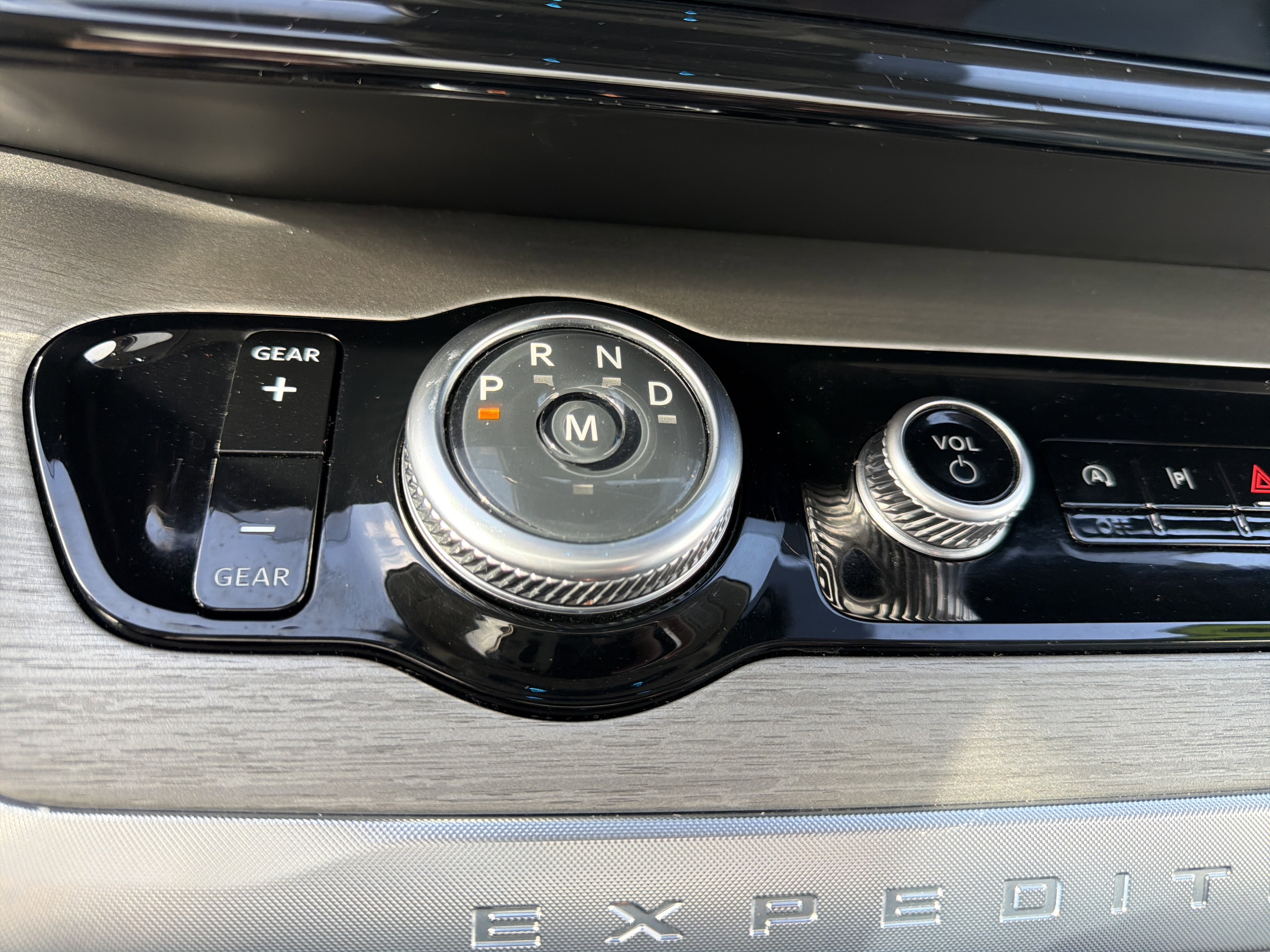 Certified 2025 Ford Expedition Platinum w/ Driver's Package image 24