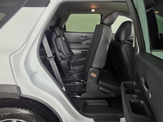 New 2026 Nissan Pathfinder SL AWD/4WD image 18