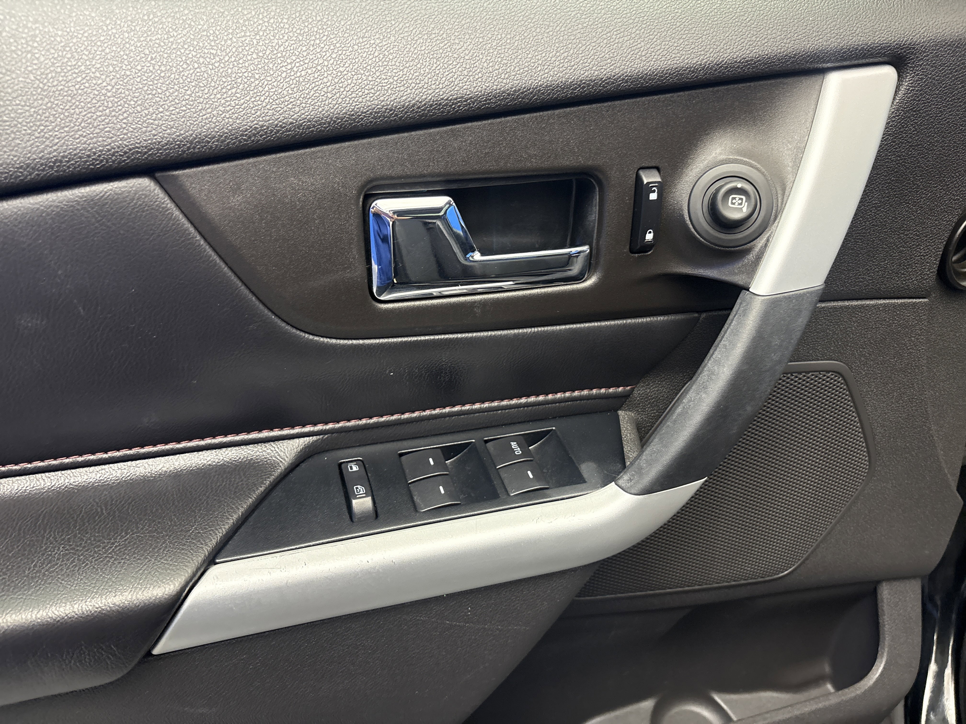 Used 2011 Ford Edge SEL w/ 202A Rapid Spec Order Code FWD image 10