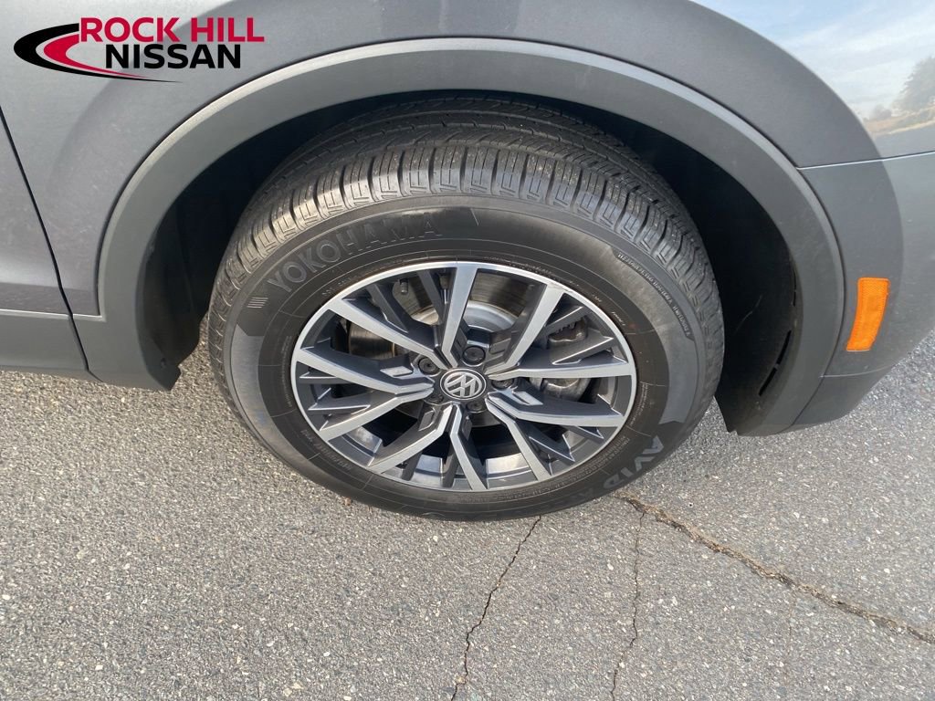 Used 2019 Volkswagen Tiguan SE w/ Panoramic Sunroof Package image 9