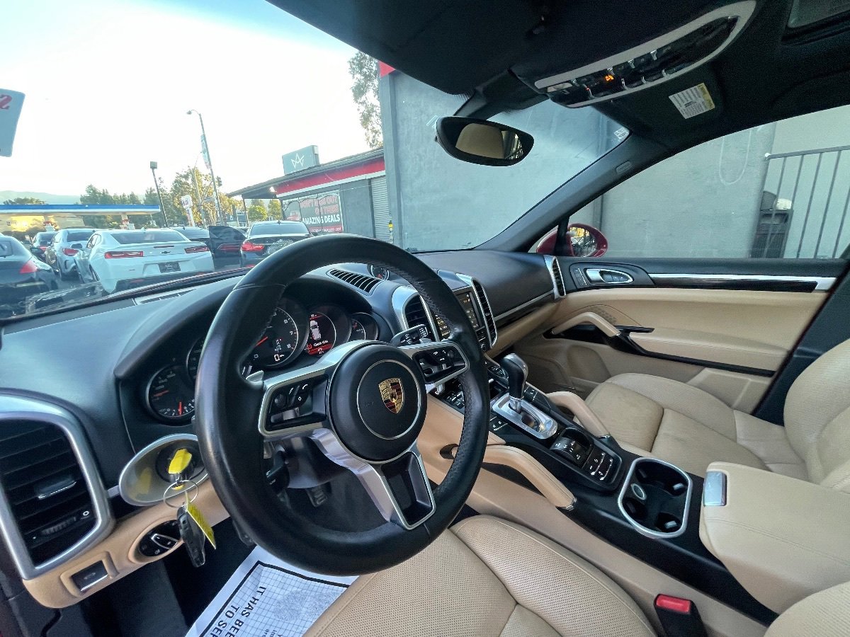 Used 2016 Porsche Cayenne AWD/4WD image 9