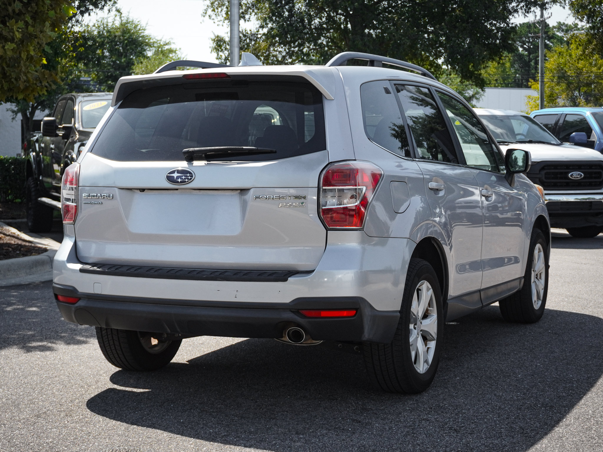 Used 2016 Subaru Forester 2.5i Limited w/ Popular Package #1 AWD/4WD image 10
