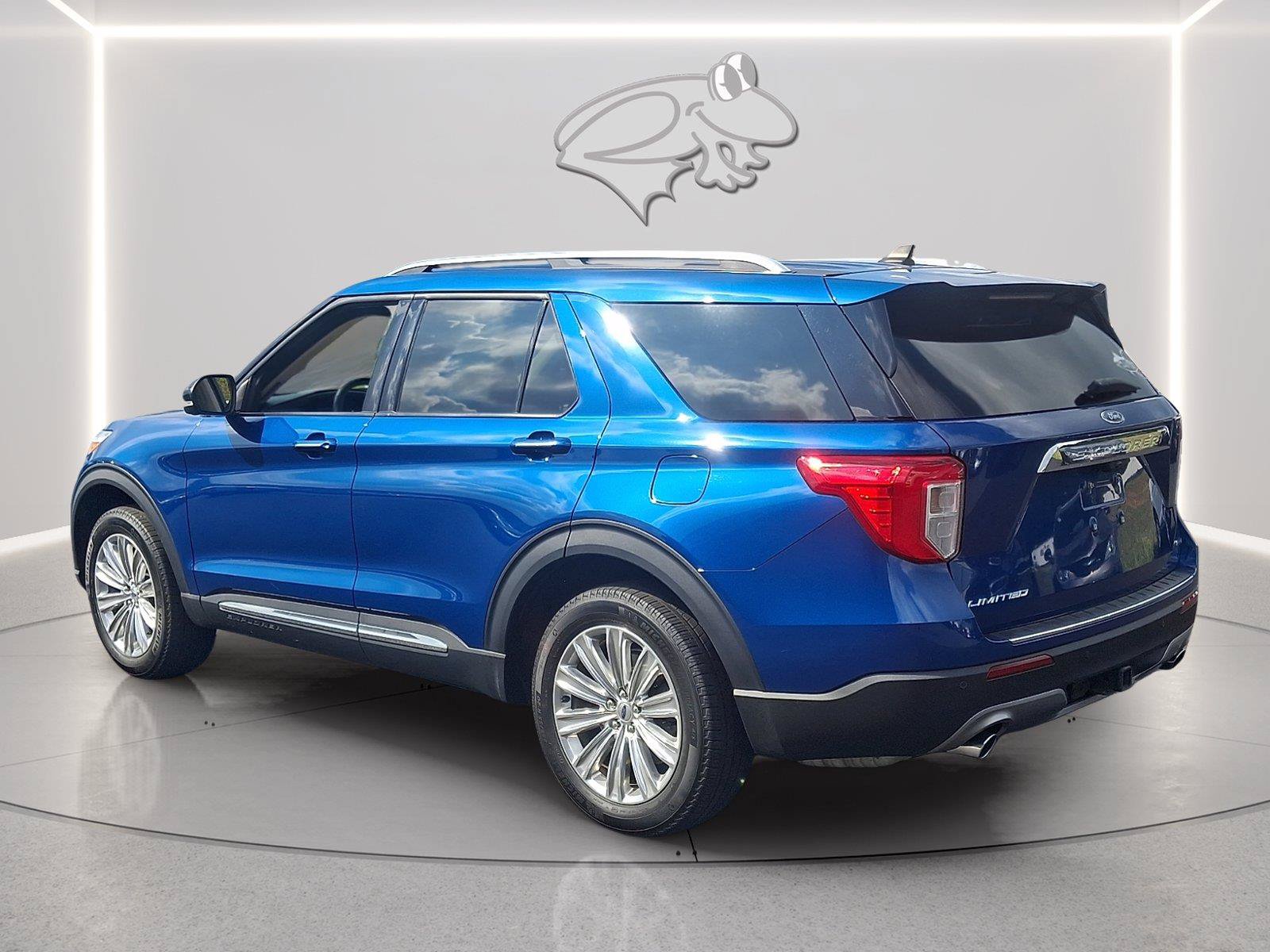 Certified 2023 Ford Explorer Limited w/ Hybrid Equipment Group 310A AWD/4WD image 3