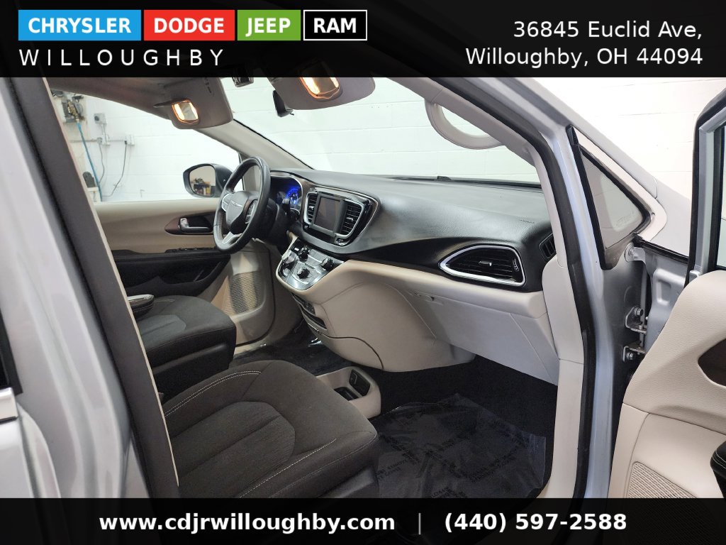 Used 2023 Chrysler Voyager LX FWD image 33