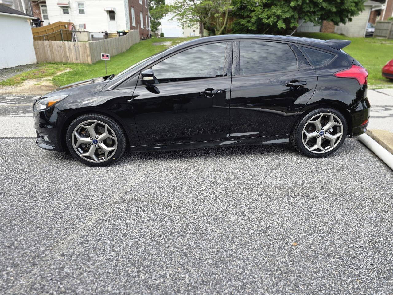 Used 2018 Ford Focus ST FWD image 9