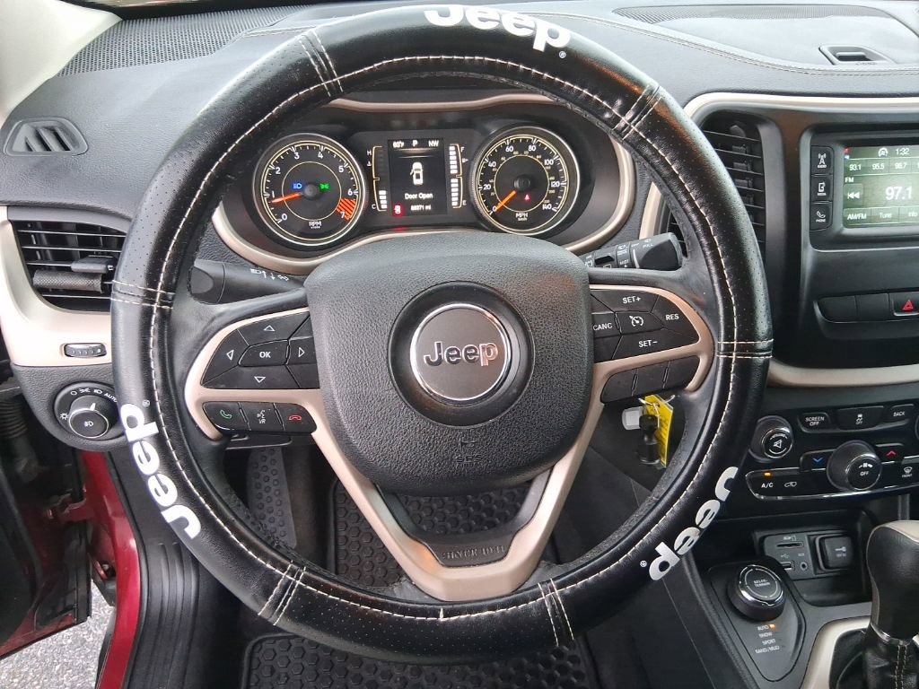 Used 2015 Jeep Cherokee Latitude w/ Cold Weather Group image 11