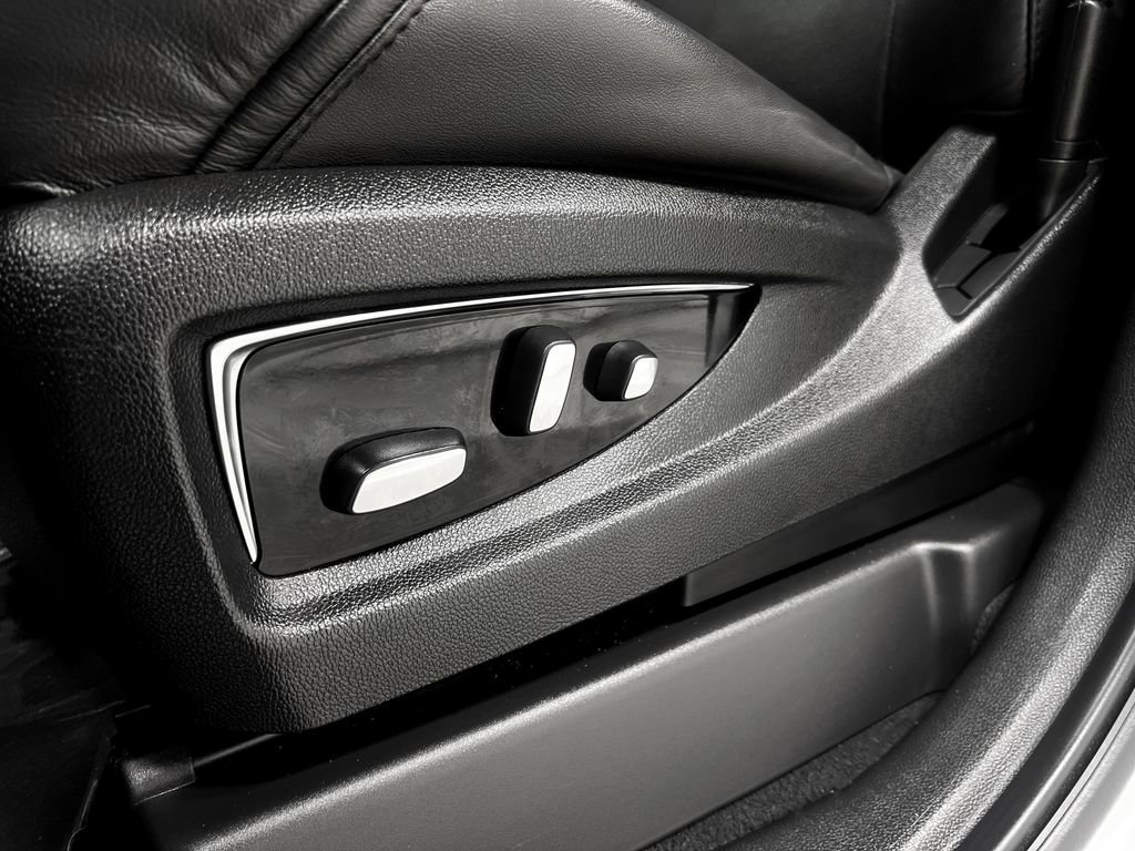 Used 2017 Cadillac Escalade Premium Luxury image 17