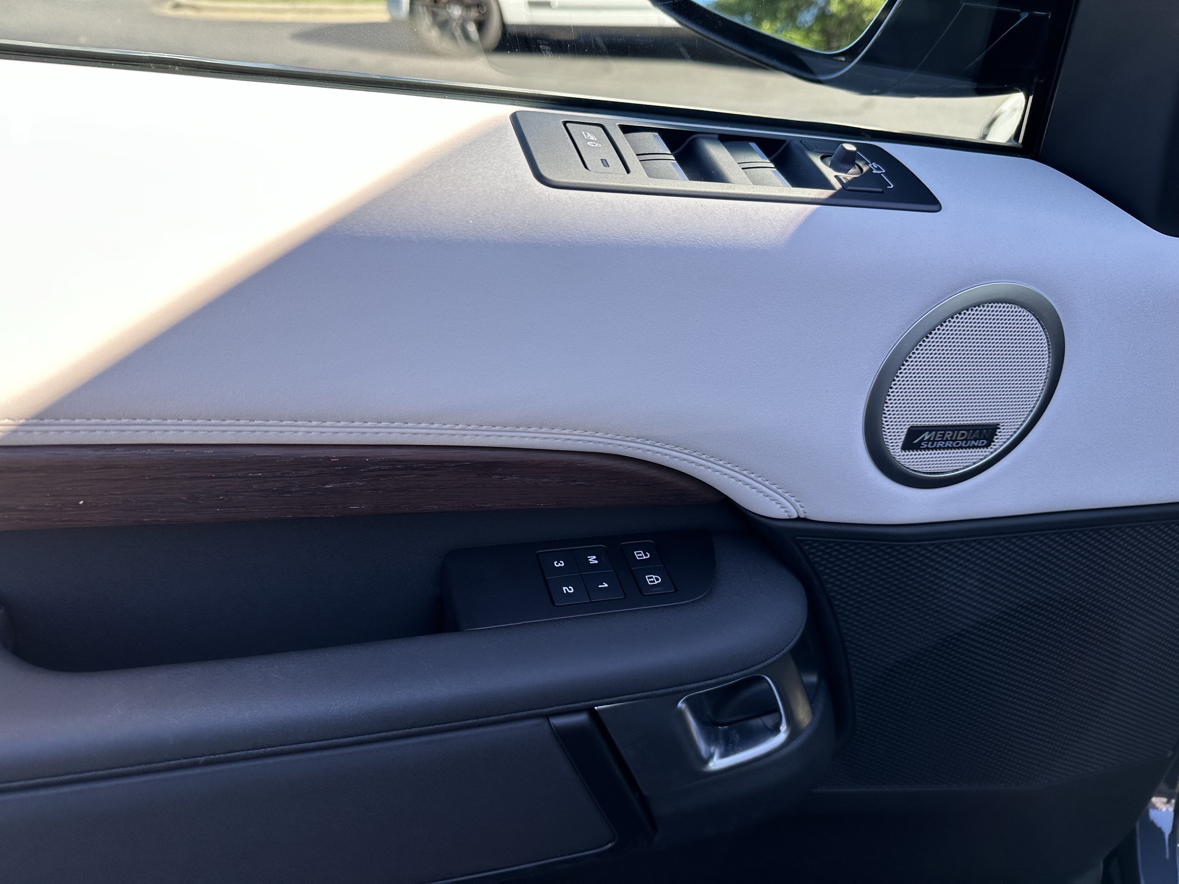 Used 2024 Land Rover Discovery S AWD/4WD image 15
