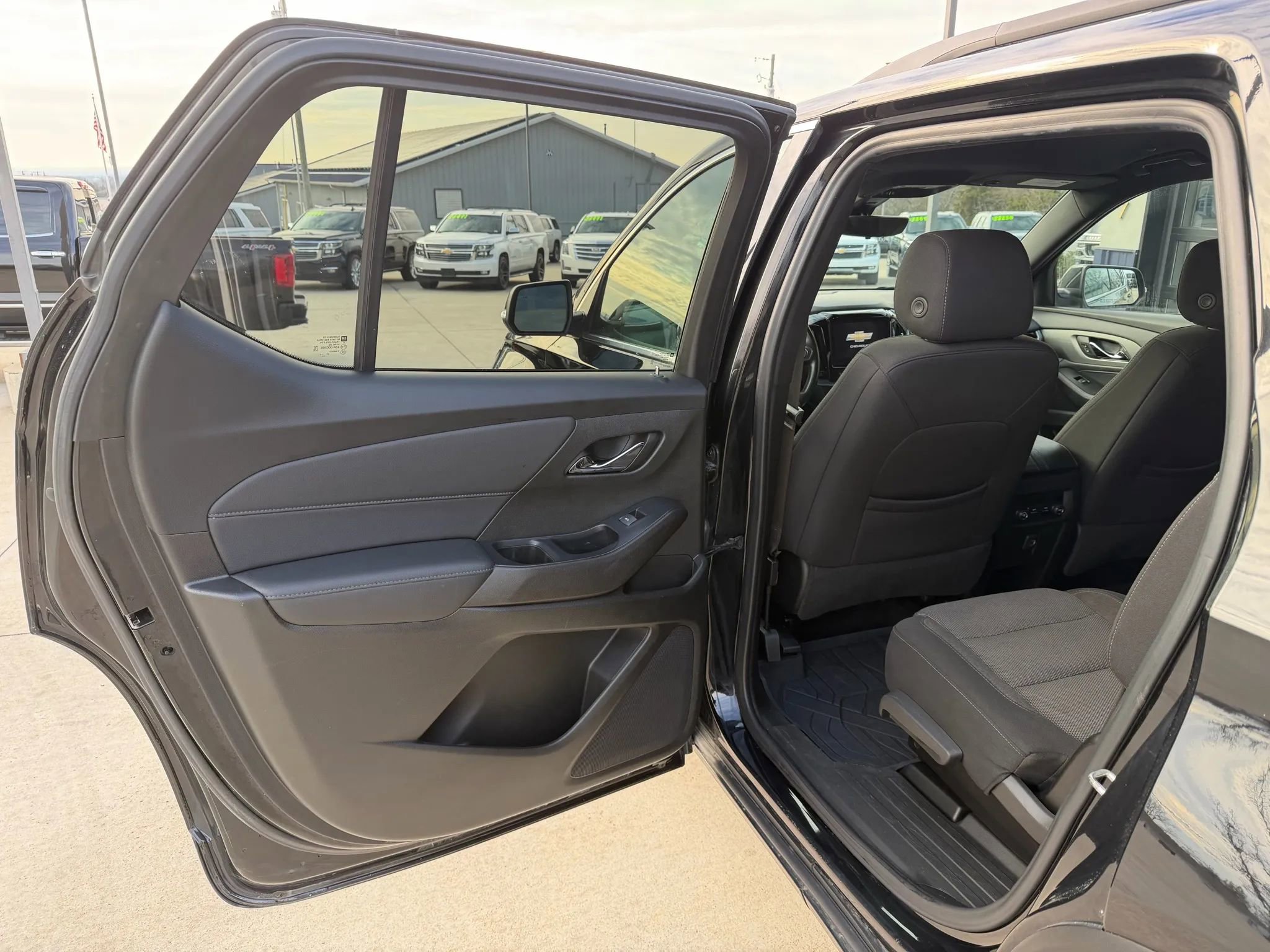 Used 2022 Chevrolet Traverse LT image 33