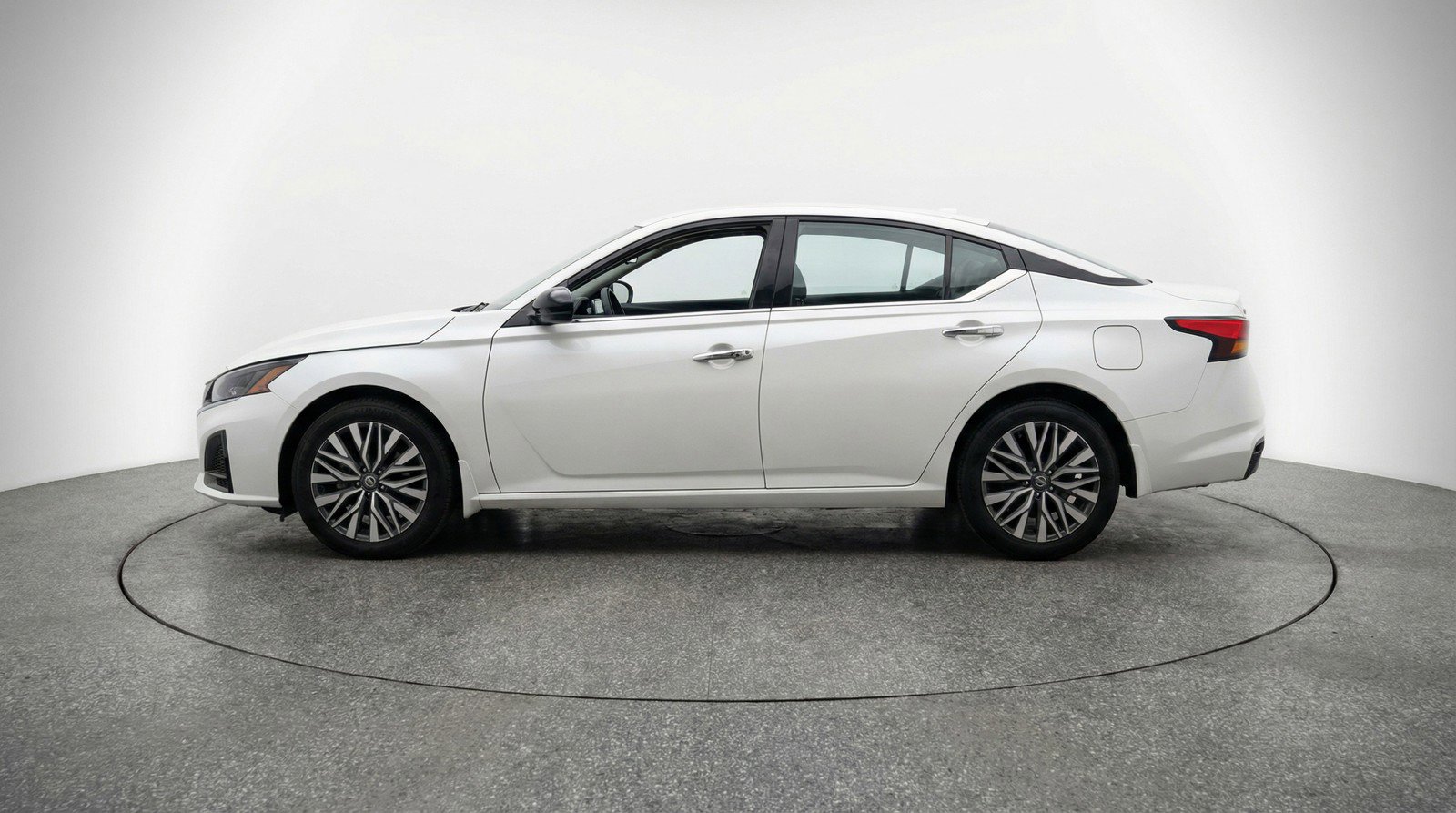 Used 2025 Nissan Altima 2.5 SV FWD image 5