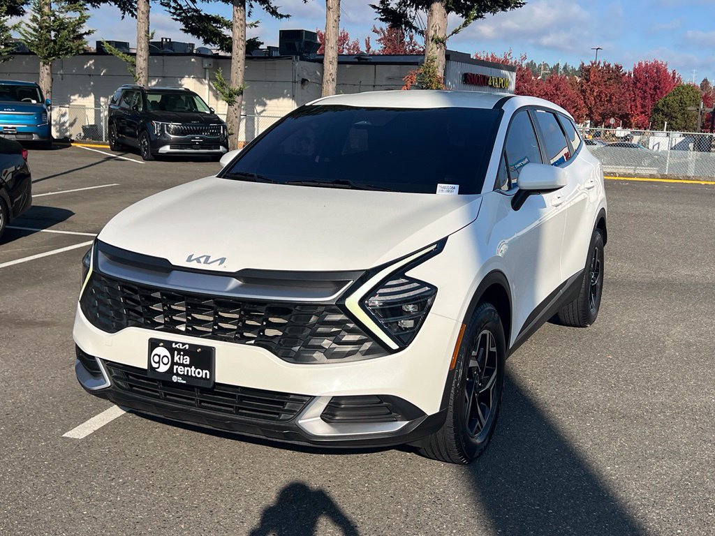 Used 2024 Kia Sportage LX AWD/4WD image 3