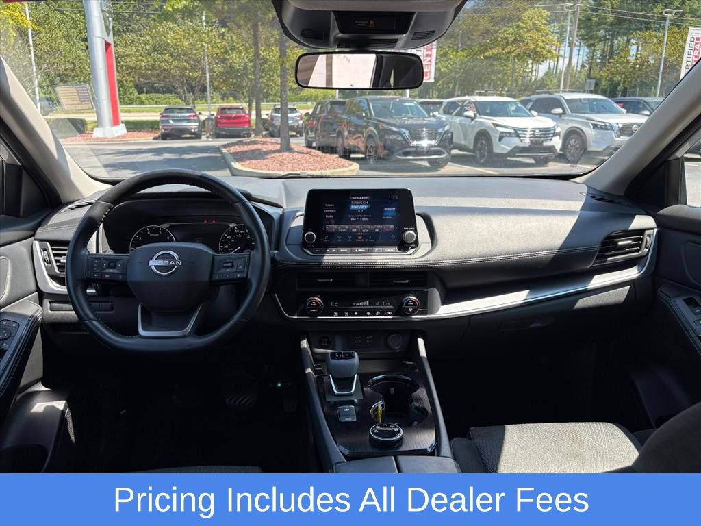 Used 2025 Nissan Rogue SV AWD/4WD image 9