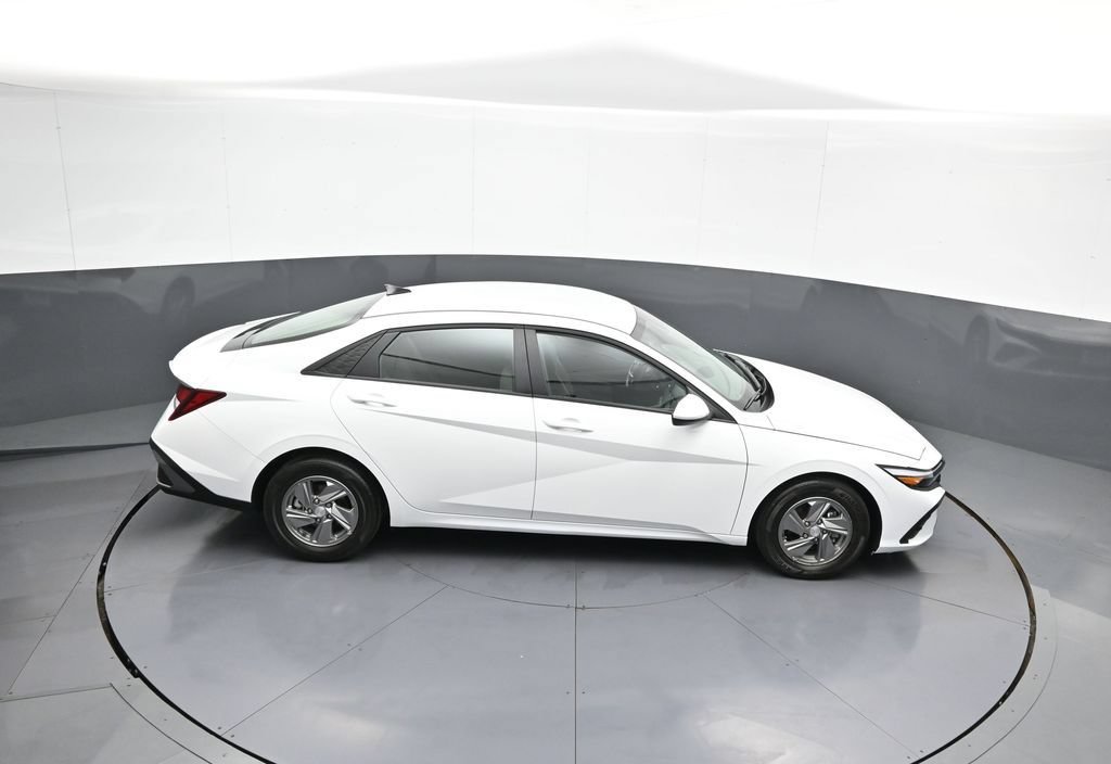 Certified 2025 Hyundai Elantra SE w/ Cargo Package FWD image 36