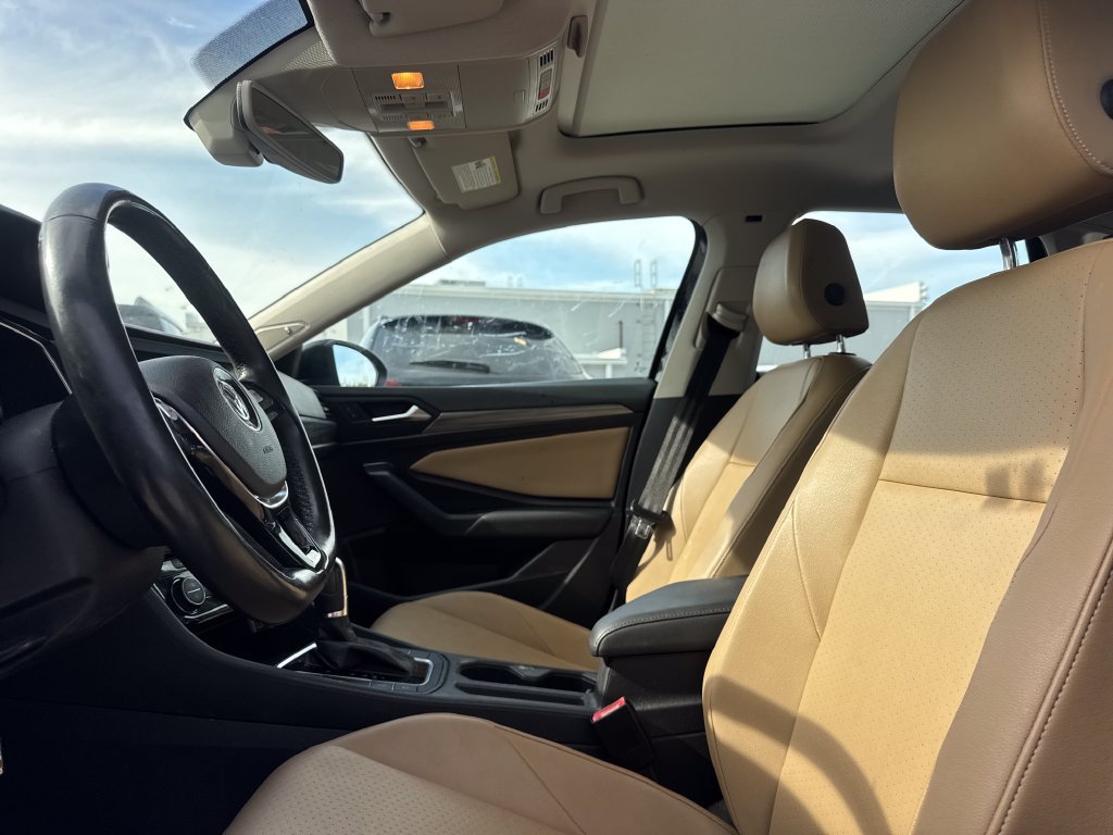 Used 2019 Volkswagen Jetta SEL w/ Cold Weather Package FWD image 12