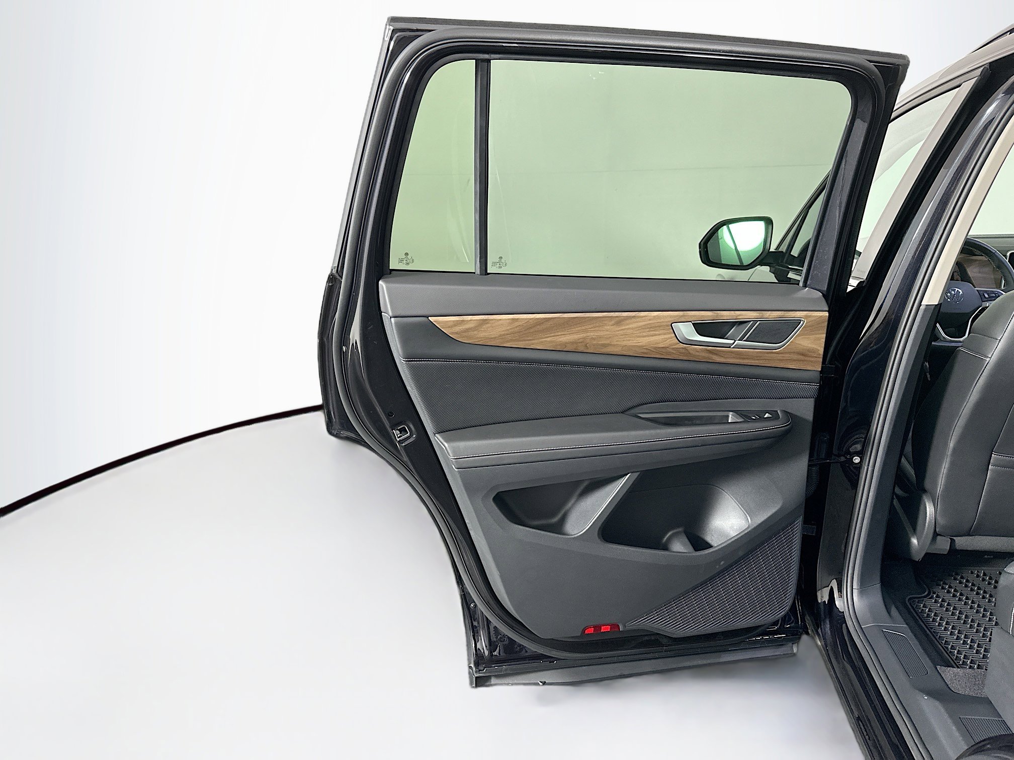 Used 2024 Volkswagen Atlas SE image 26