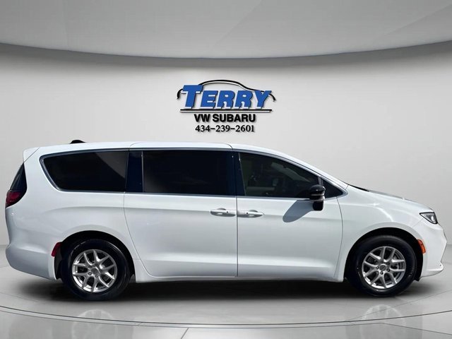 Used 2024 Chrysler Pacifica Touring-L image 1